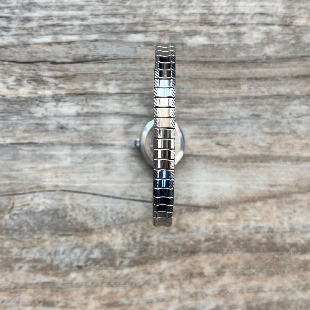 Vintage Timex Silver Tone Petite Bracelet Watch Classic Retro Minimal - Picture 2 of 5